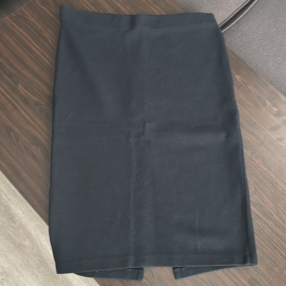 Zara Pencil black midi fitted skirt sz L‎
